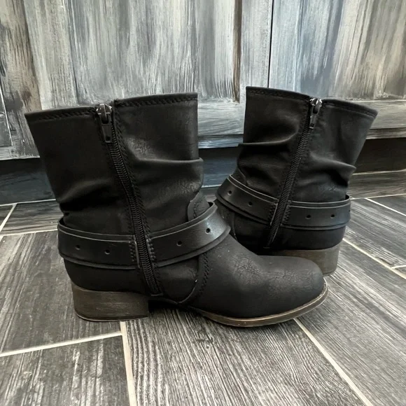 NWT SO Black Boots - Picture 4 of 9